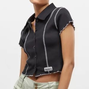 ragged jeans b+w button up crop top